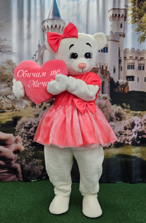 Beli medved sa roze haljinom i srcem